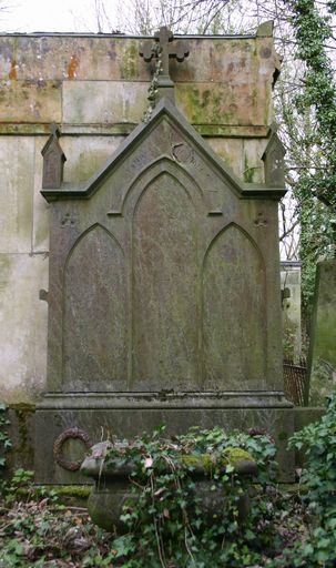 Tombeau (stèle funéraire) de la famille Robail-Piolé