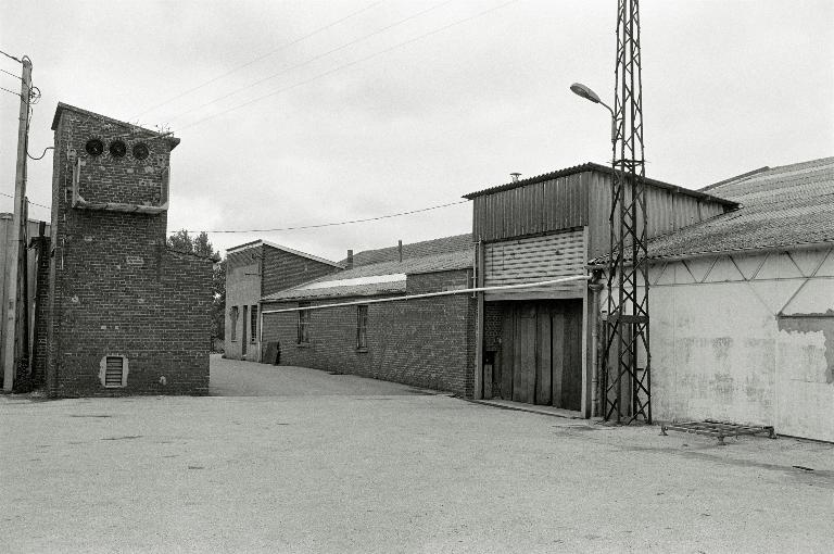 Ancienne serrurerie Parise, puis Lacotte et fonderie Caron, devenue usine de petite métallurgie Lecat Porion, aujourd'hui Atelier de Bobinage du Vimeu