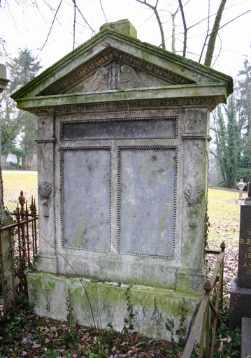Tombeau (stèle funéraire) de la famille Vicart-Plichon