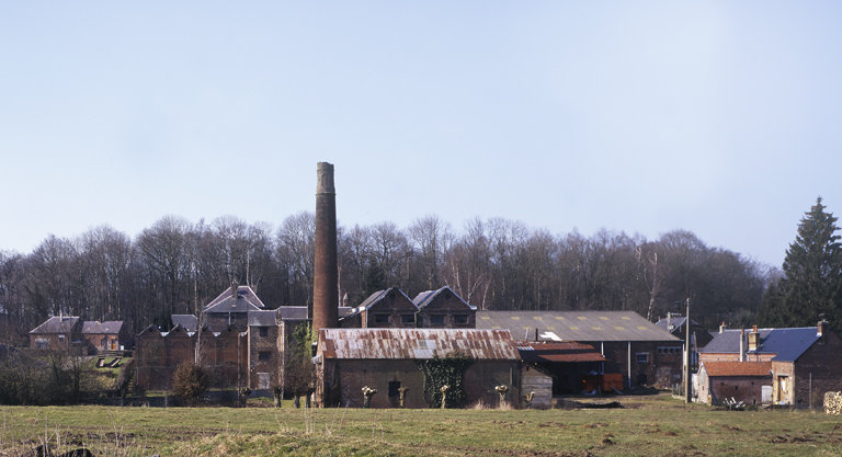 Ancien tissage de laine Leduc-Lemue et Cie, puis Arthur Lemaire, Arthur Lemaire et Fils,  A. Lemaire Fils et Taquet, puis tissage de la Petite-Rue, ou tissage Taquet et Fils, actuellement Plasticofil