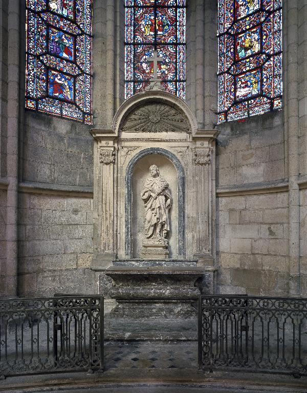 Ensemble des deux autels secondaires Saint-Rufin et Saint-Valère (degrés d'autel, autels tombeaux, gradins d'autel, retables architecturés à niche)
