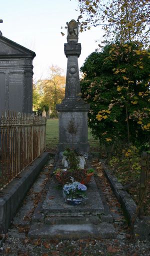 Tombeau (obélisque) de la famille Rousselle-Sourmail