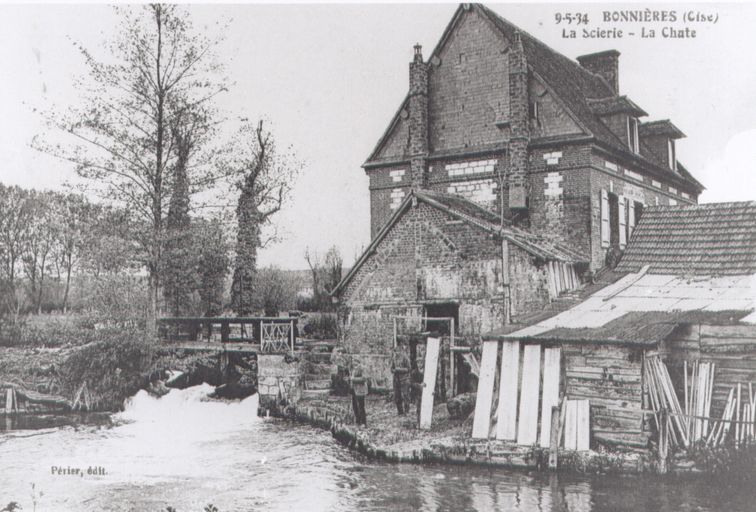 Ancien moulin à farine de Bonnières, puis usine de roulements Burnouf, puis Renard, puis scierie Vandeputte, devenu maison