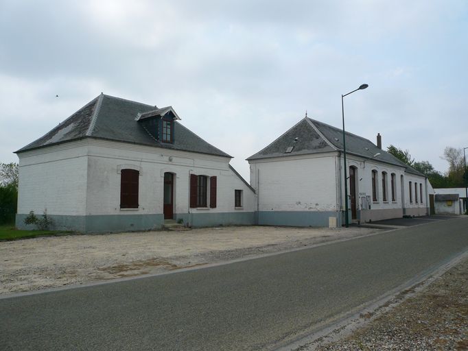 Mairie et école primaire de Saint-Quentin-en-Tourmont