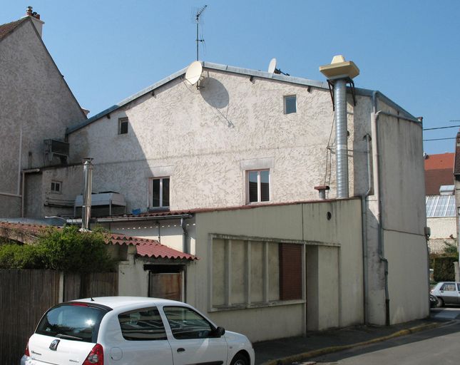 Ancienne usine de menuiserie G. Marcq, puis Villain et Crinier puis usine de traitement de surface des métaux Gilbert, Lan, Fernier et Compagnie, puis Creil radiateurs, actuellement restaurant