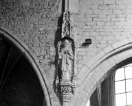 Huit statues : Les apôtres