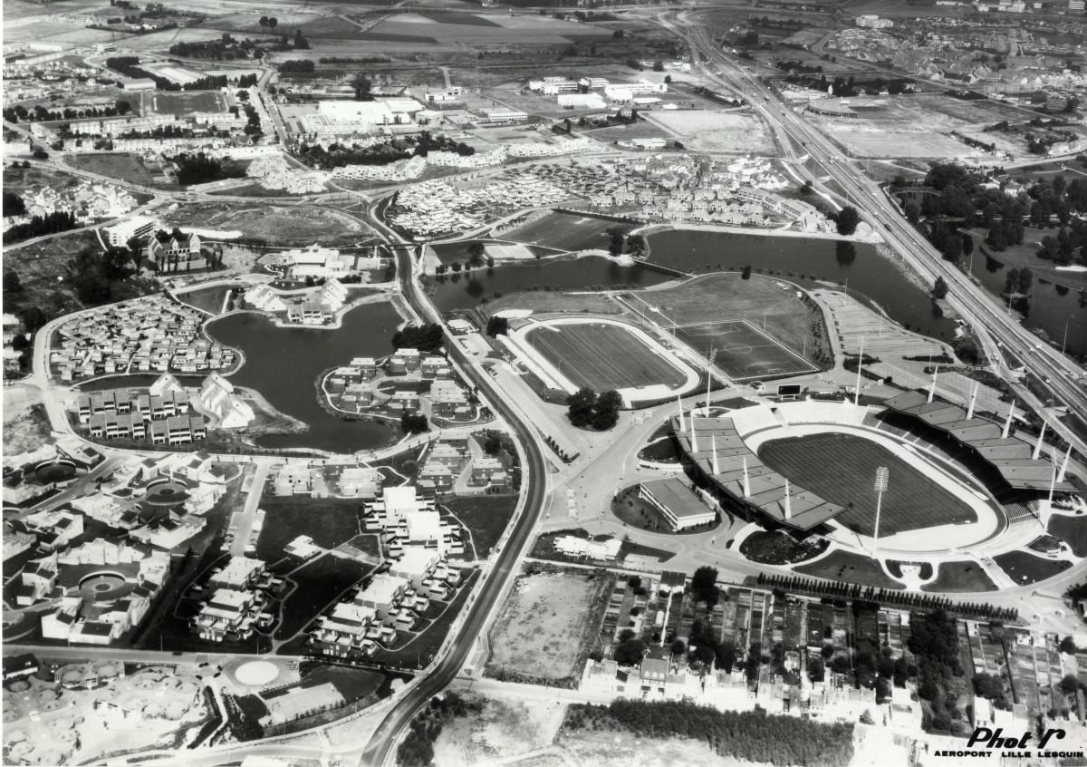 Vue aérienne du quartier Le Château depuis le sud, août 1979 (AC Villeneuve-d'Ascq, Phot'R ; 9Fi2323).