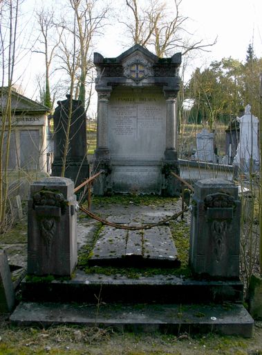 Tombeau (stèle funéraire) de la famille Delaux