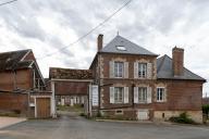 Ancienne ferme de l'abbaye Saint-Lucien de Beauvais, puis ferme dite de Thieux, aujourd'hui ferme du Tilloy