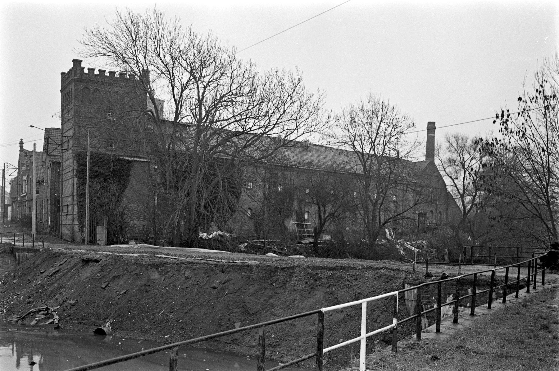 Brasserie et malterie Roussel, puis Roussel Frères, puis Roussel-Delobel fils, actuellement immeuble à logements