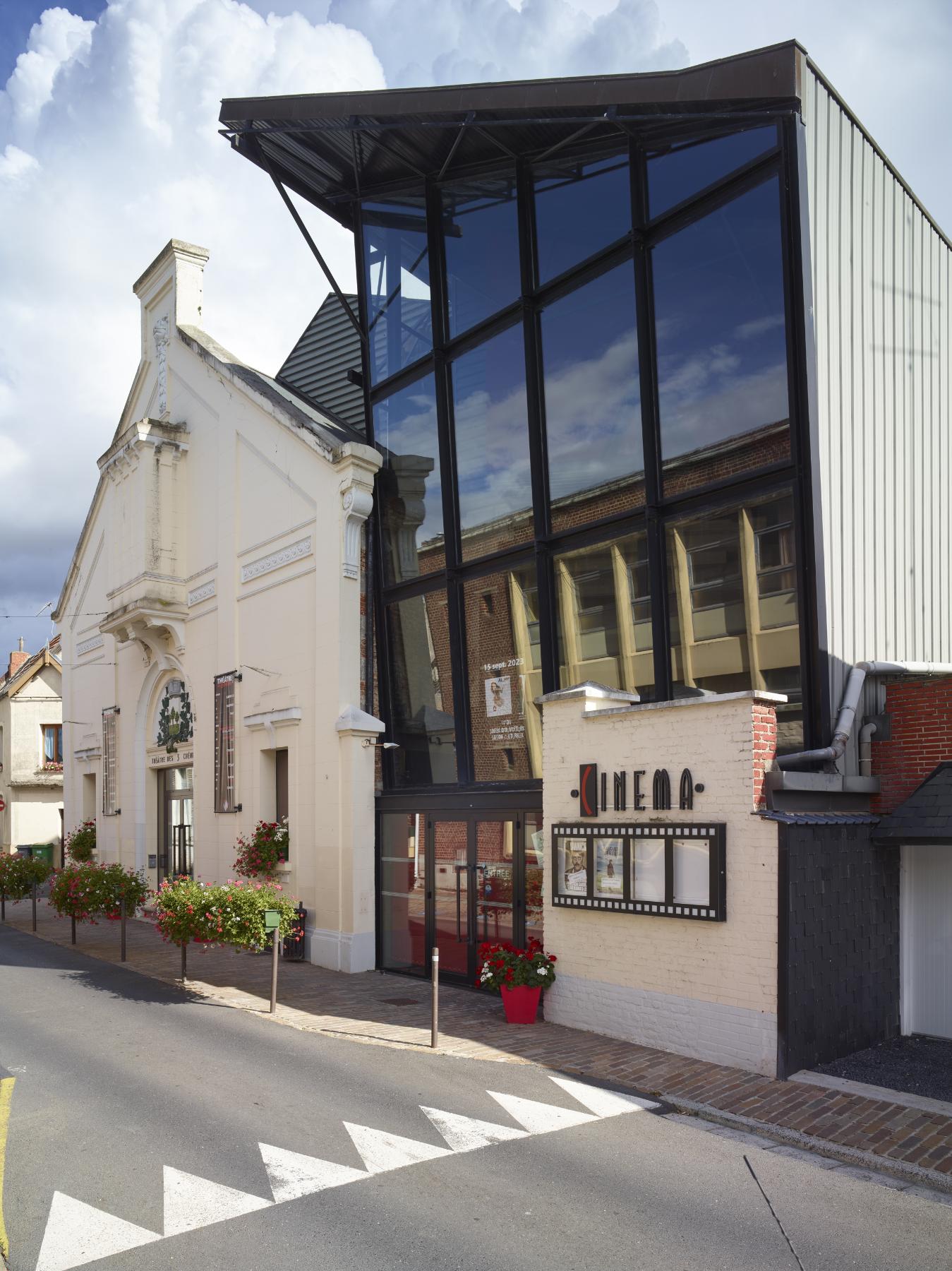 Ancienne caserne Palavicini, puis Théâtre des Trois Chênes