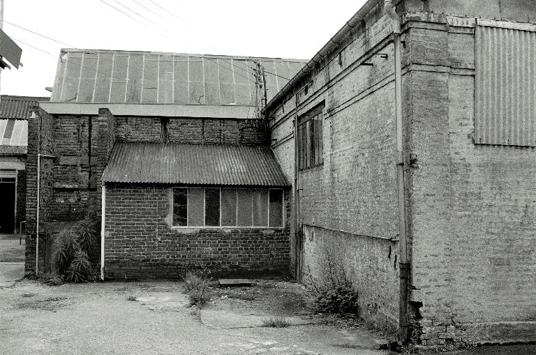 Ancienne serrurerie Parise, puis Lacotte et fonderie Caron, devenue usine de petite métallurgie Lecat Porion, aujourd'hui Atelier de Bobinage du Vimeu