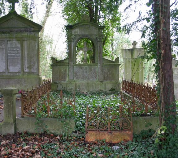 Tombeau (stèle funéraire) de la famille Thiébaut-Lefebvre