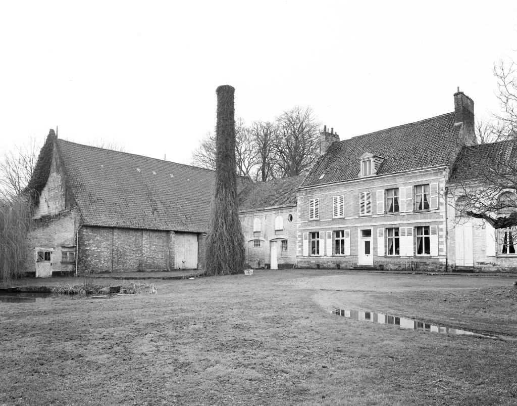 Ancienne ferme Saint-Bertin, puis sucrerie et râperie de betteraves et ferme Platiau, puis ferme des Berceaux
