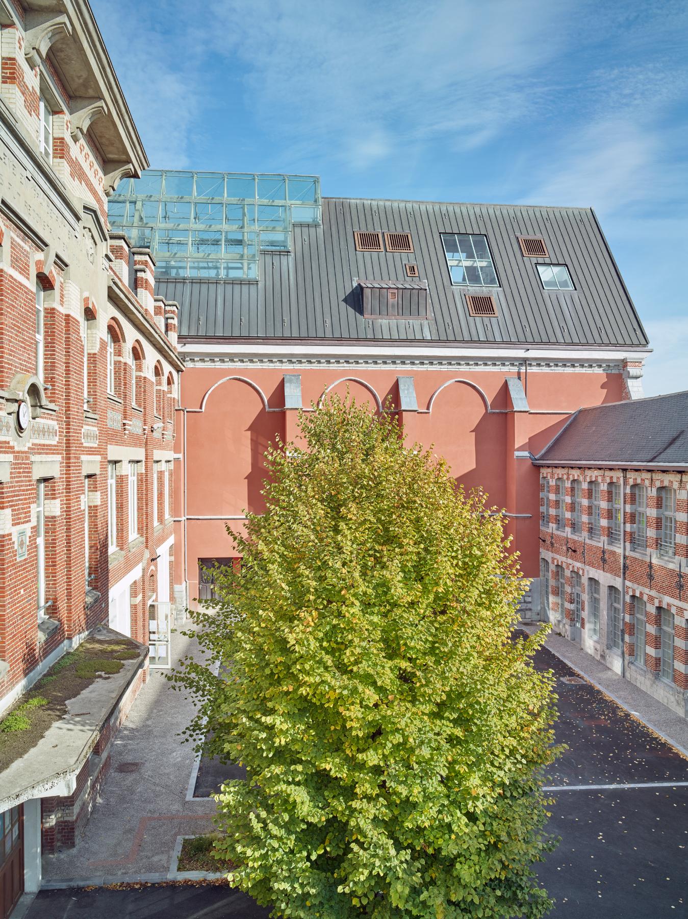 Ancien collège de Jésuites puis collège royal de Maubeuge, collège communal, collège Ernest Coutelle, actuellement pôle culturel Henri-Lafitte