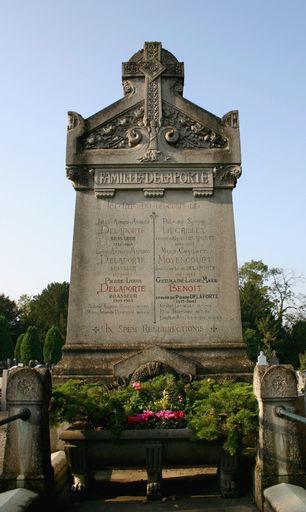 Tombeau (stèle funéraire) de la famille Delaporte