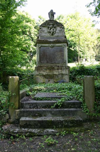 Tombeau (stèle funéraire) de la famille Paul-Barbier