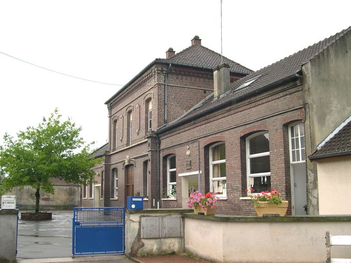 Ancienne école primaire de garçons de Saleux-Salouël, puis groupe scolaire et mairie de Saleux