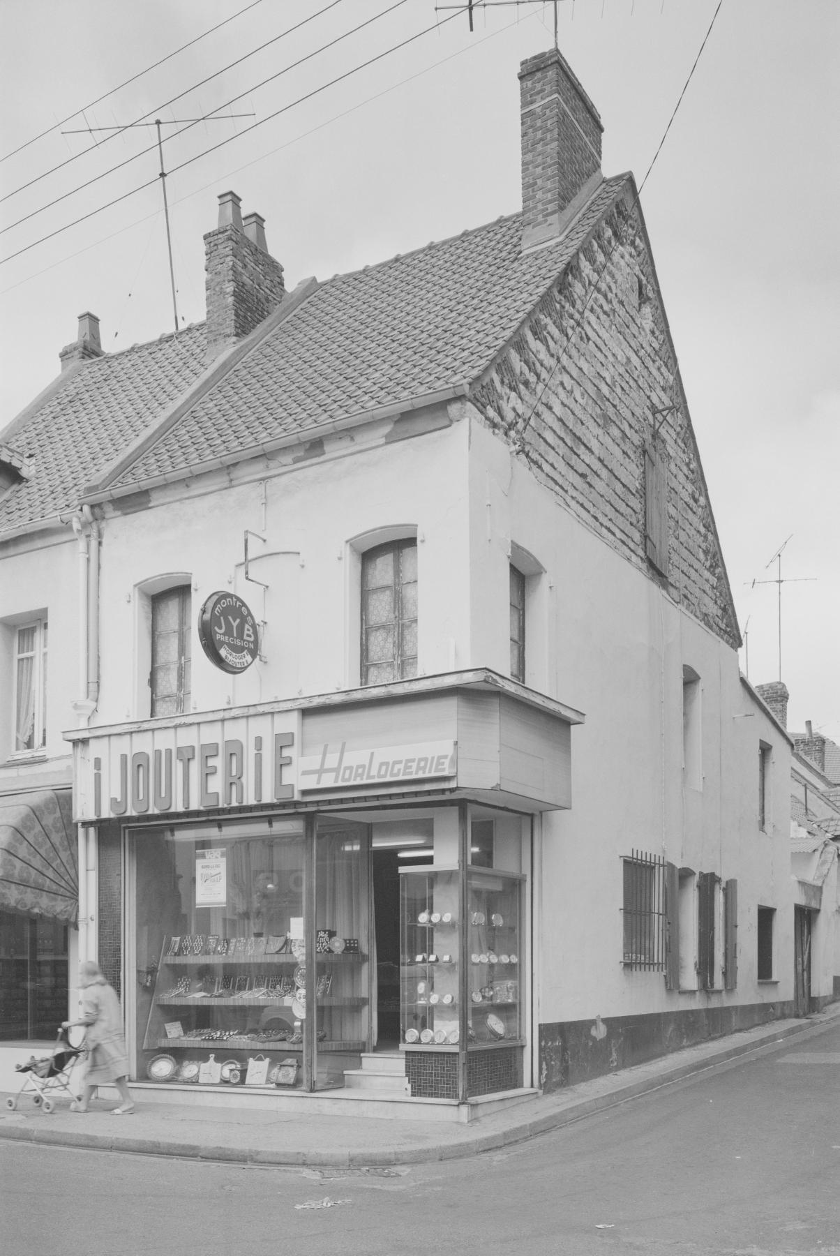 Ancienne maison avec boutique