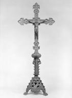 Croix d'autel de style néo-roman
