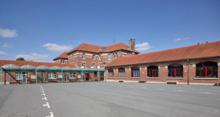 Ancien groupe scolaire, dit écoles Carlin - Legrand - Blériot, actuellement collège Carlin-Legrand