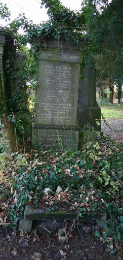 Tombeau (stèle funéraire) de la famille Rousseau-Siddons (tombeau de protestant)