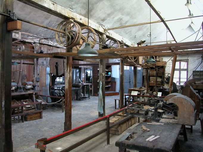 Ancien moulin à blé, puis à foulon, dits Moulin d'Achon, puis Moulin de Saint-Félix, puis brosserie Autin, devenue musée, dit Moulin-Brosserie de Saint-Félix