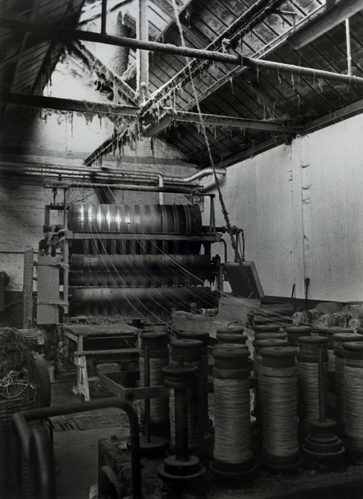 Filature de jute Saint Frères, puis Boussac Saint Frères à Saint-Ouen, devenue corderie, puis usine de fibres artificielles et synthétiques Peaudouce, puis Trioplanex