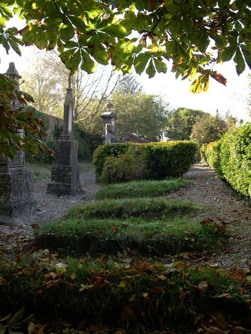 Enclos funéraire de la famille Monnoyer-Debary (ancien cimetière privé)