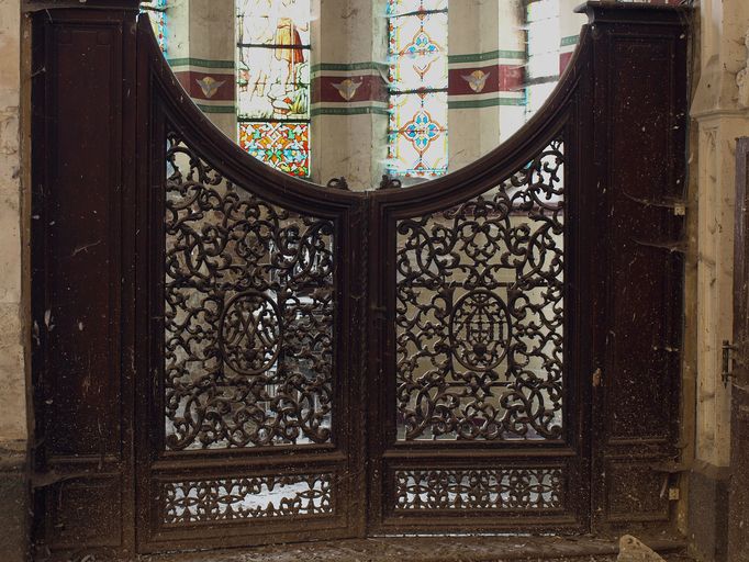 Porte de la chapelle des fonts baptismaux