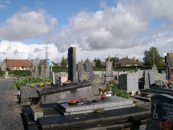 Cimetière communal de Poulainville