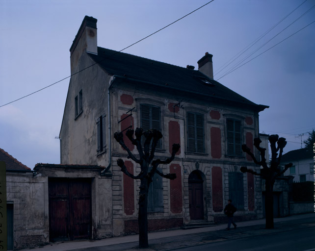 Vue d'ensemble depuis la rue.