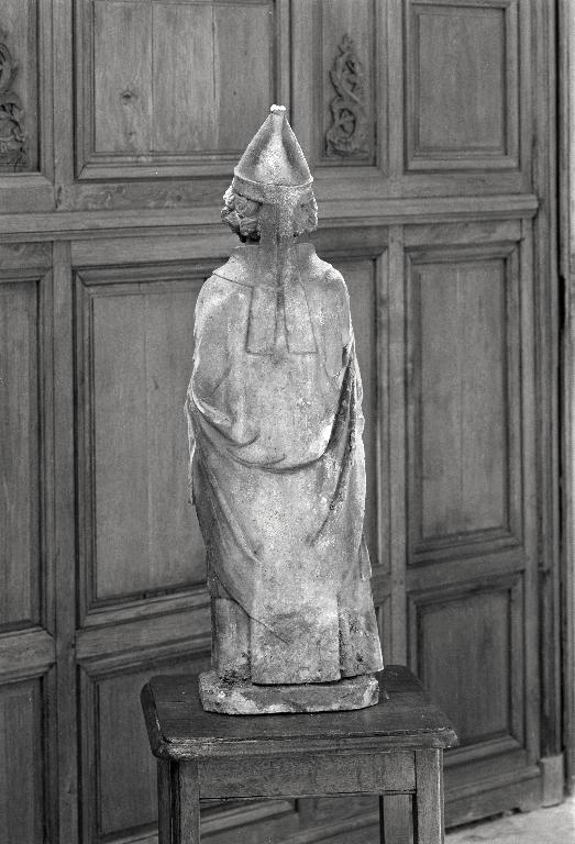 Statue (demi-nature) : pape (saint Pierre ?)