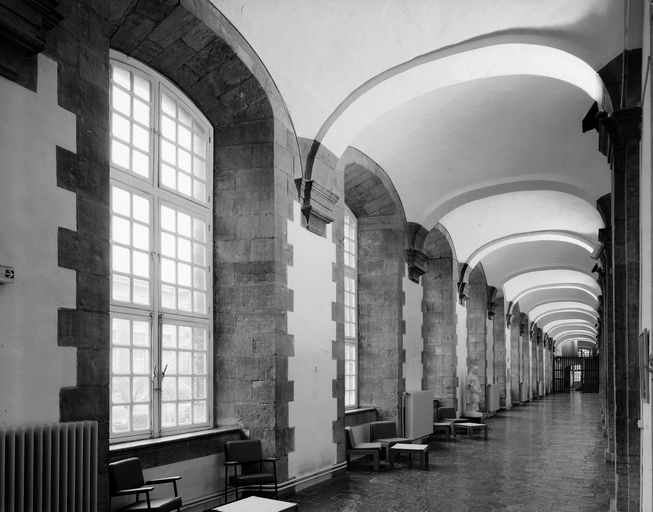 Ancien hôpital général de Valenciennes, dit hôpital du Hainaut, puis hospice et hôpital militaire (actuellement maison de retraite du Hainaut)