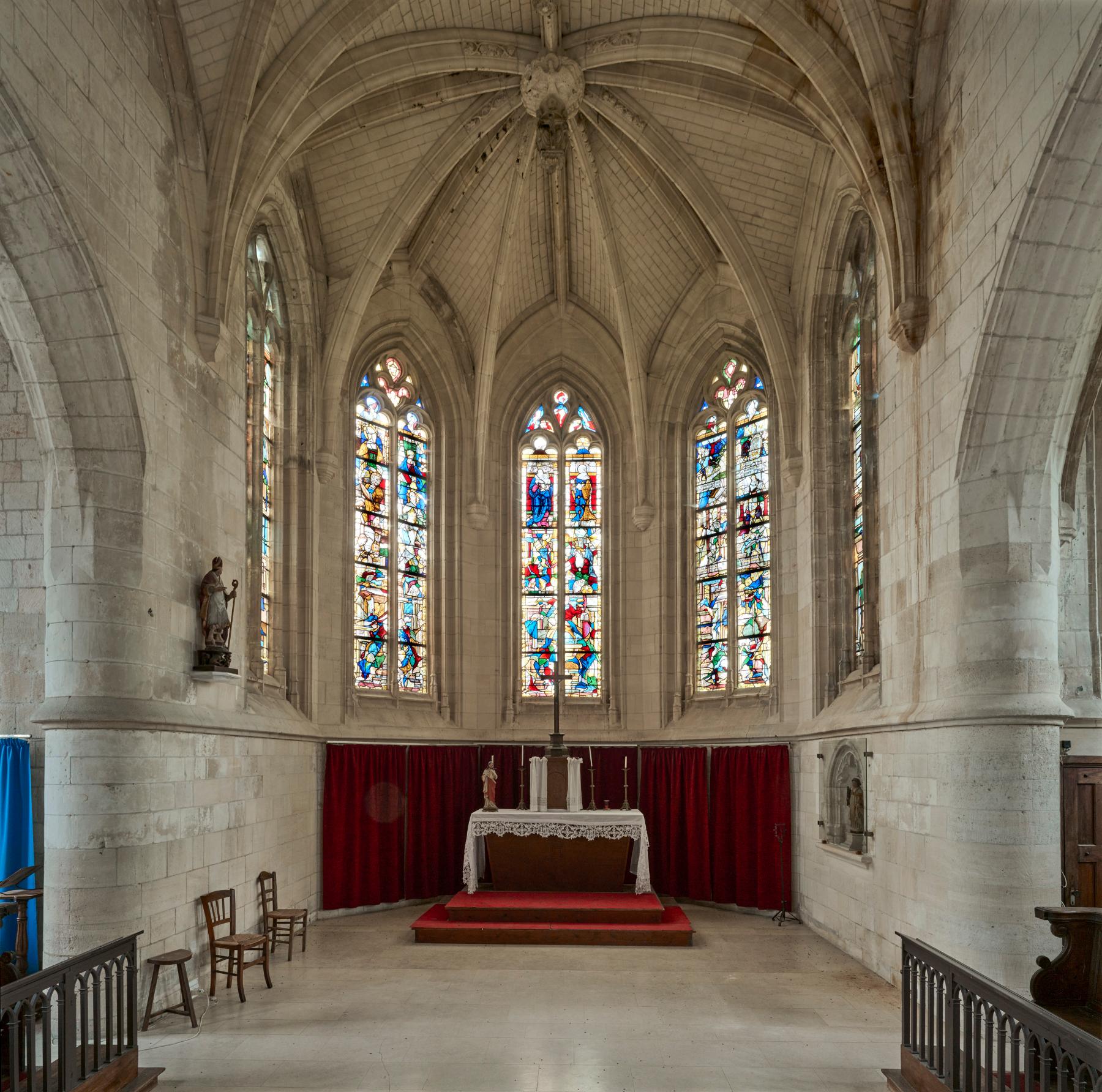 Ensemble des verrières du chœur et des chapelles latérales de l'église paroissiale Saint-Riquier