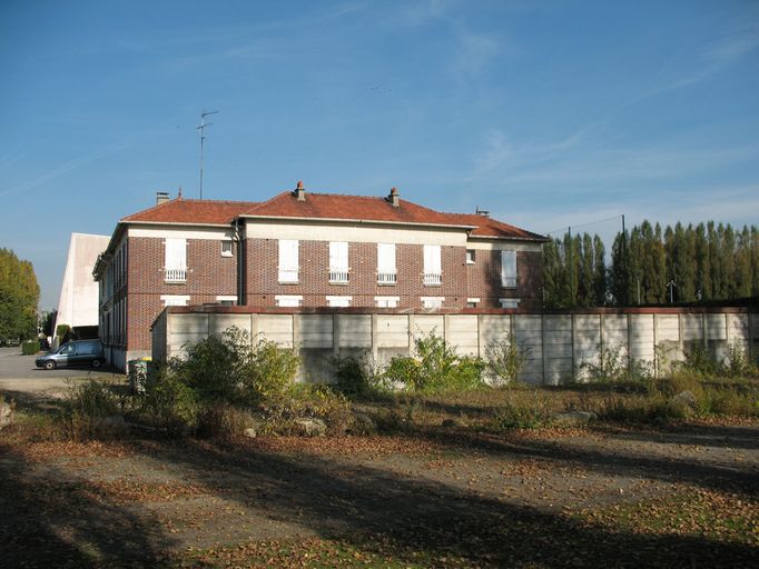 Ancien foyer logement des ouvriers célibataires des établissements Kuhlmann à Villers-Saint-Paul