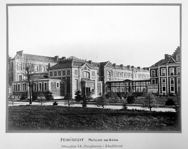 Ancien asile d'aliénés, puis hôpital psychiatrique, puis centre hospitalier spécialisé (CHS), dit établissement public de santé mentale des Flandres