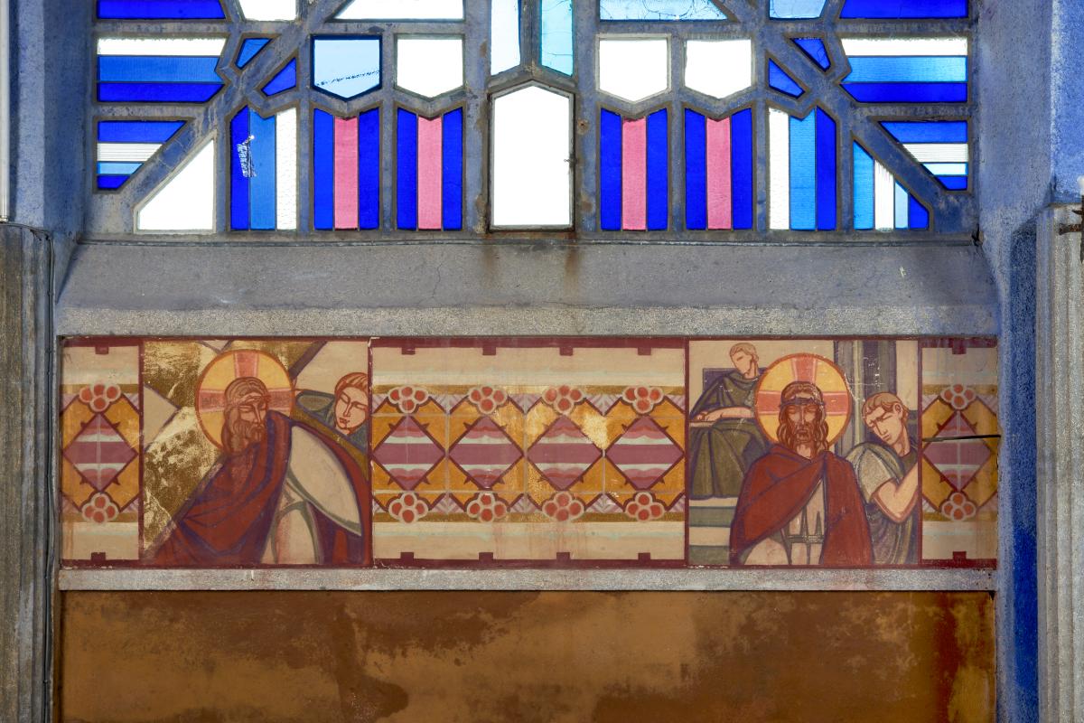 Chemin de croix et peintures monumentales : le Saint-Sacrement adoré par deux anges