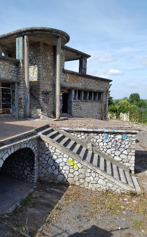 La piscine Léon-Pille, dite aussi "La Cheminote", à Amiens (vestiges)