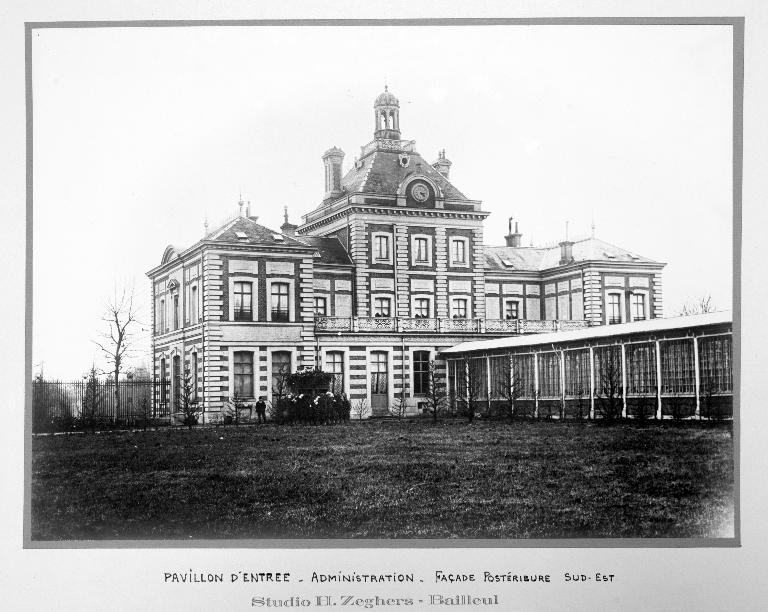 Ancien asile d'aliénés, puis hôpital psychiatrique, puis centre hospitalier spécialisé (CHS), dit établissement public de santé mentale des Flandres