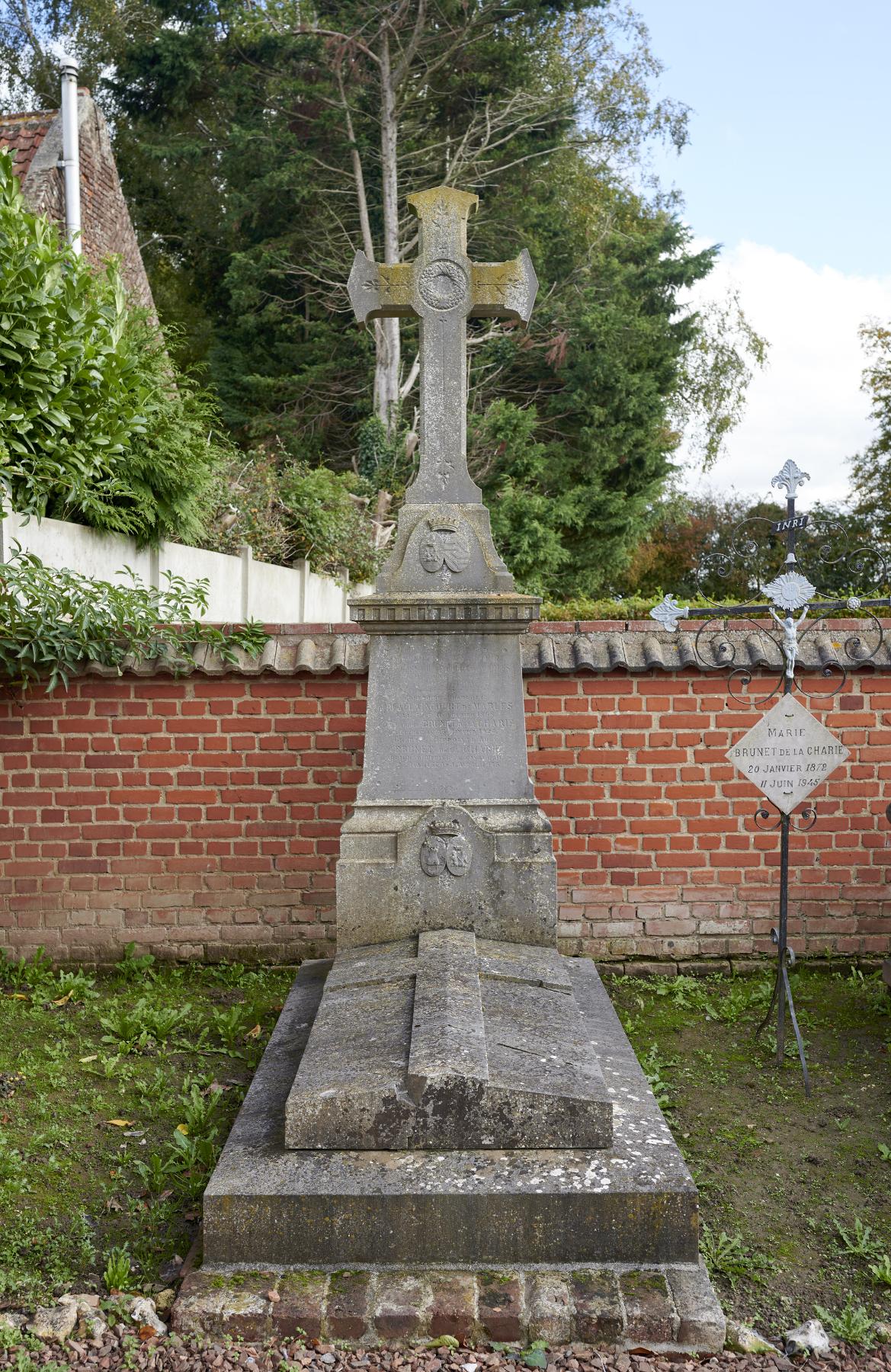 Enclos funéraire Brunet de La Charie