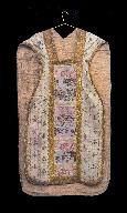 Chasuble, étole, manipule, voile de calice (ornement blanc)