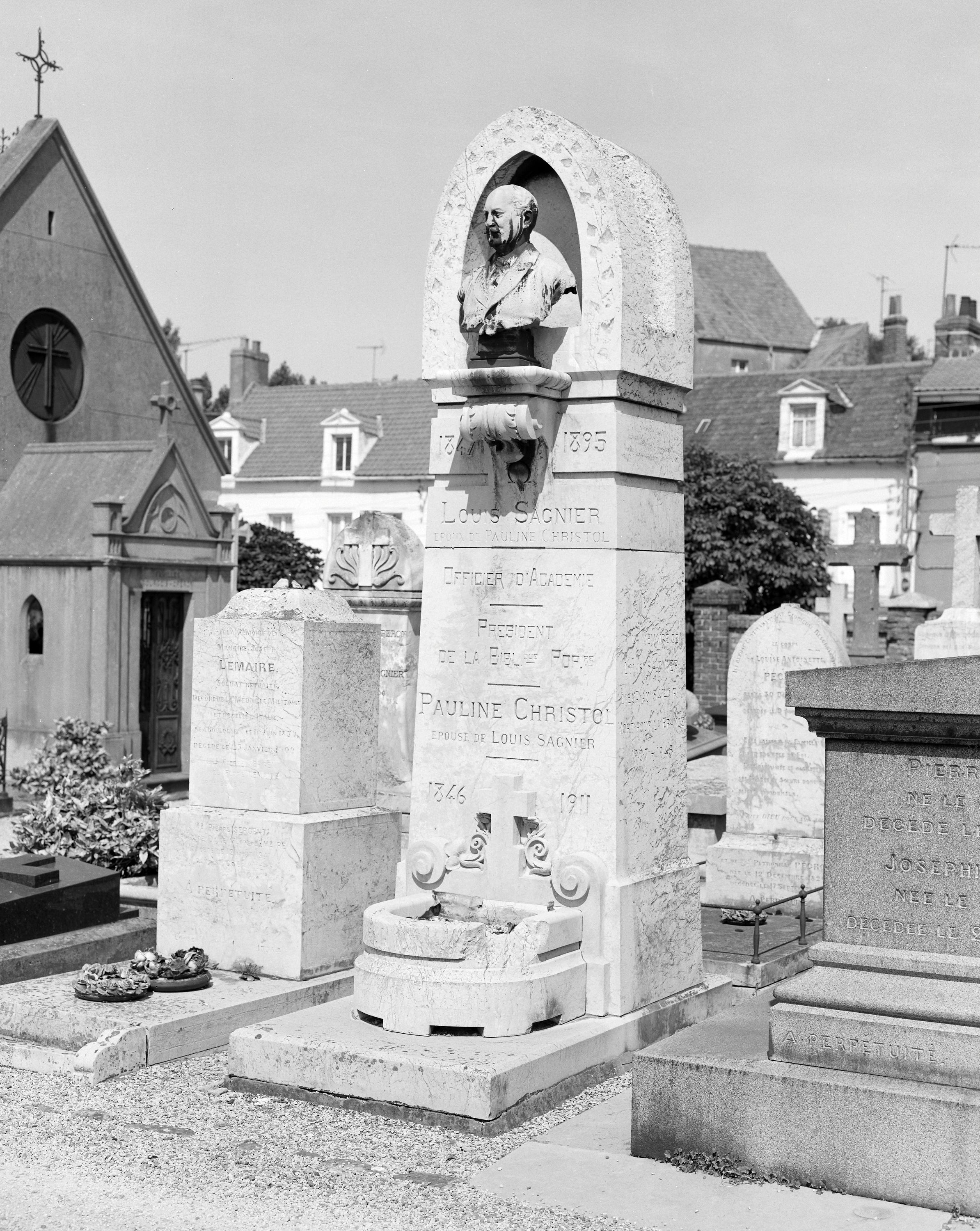 Ensemble de trois tombeaux : tombeaux d'Eugène Dejardin, du docteur Duhamel et de la famille Sagnier-Christol