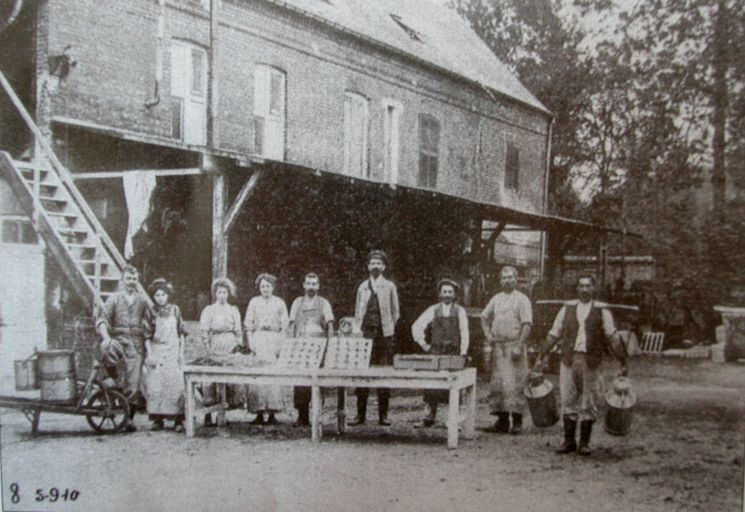 Ancien moulin à farine, devenu atelier de polissage de verre Cozette, puis laiterie industrielle Charles Gervais