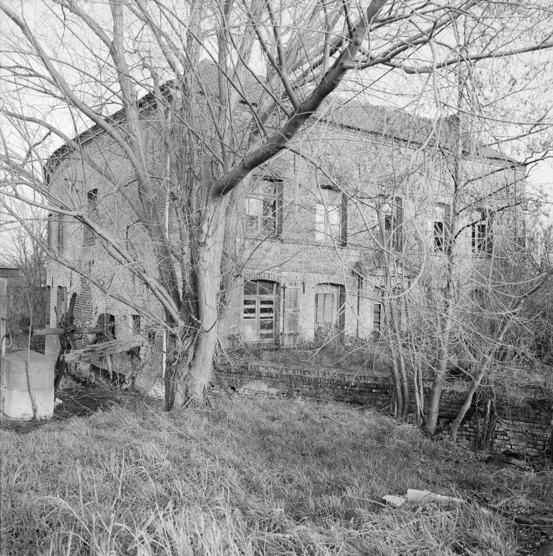 Moulin à papier et à huile De Laurette, puis moulin à farine Dedoncker, puis usine de menuiserie, actuellement entrepôt commercial