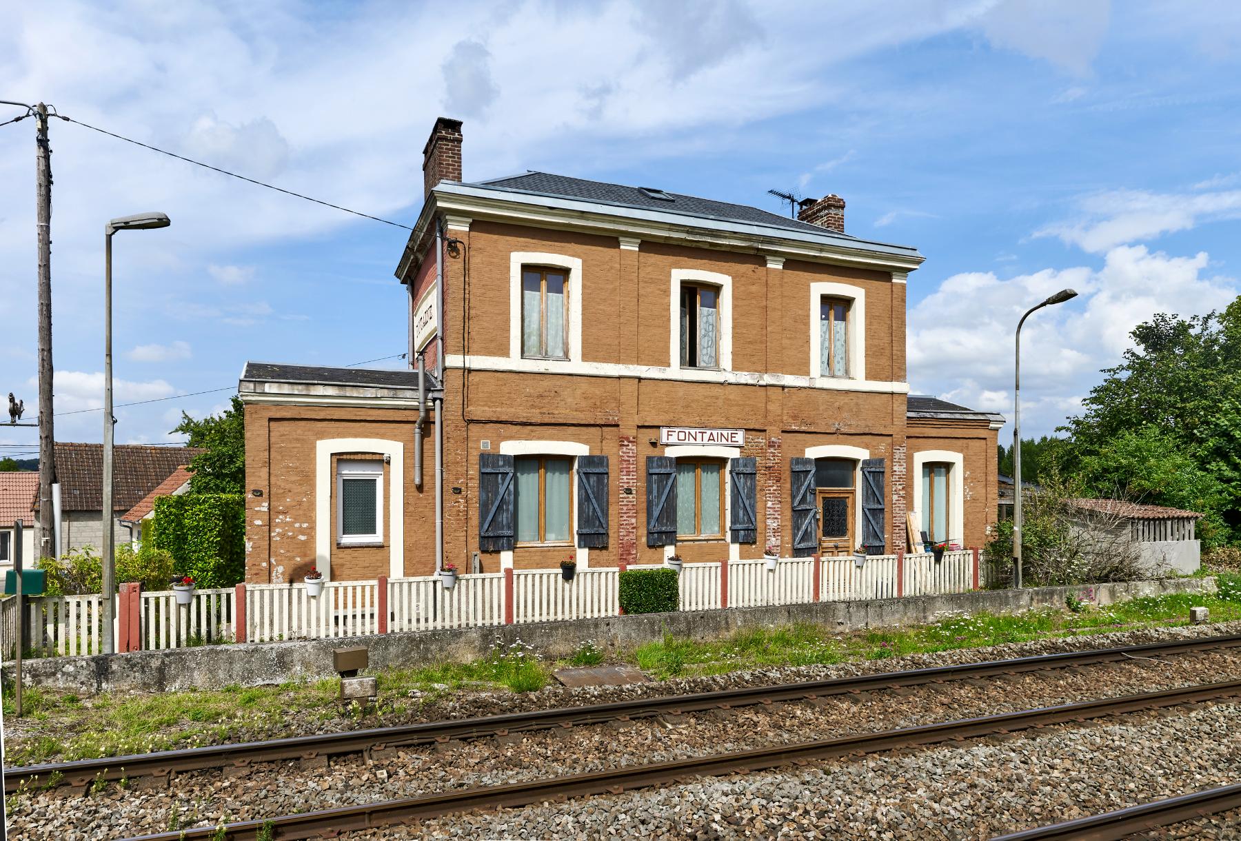 Ancienne gare de Fontaine-sur-Somme, actuellement maison