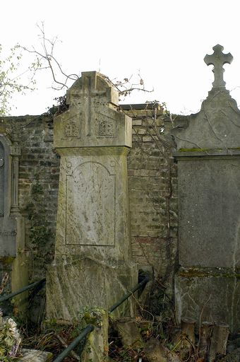 Tombeau (stèle funéraire) de la famille Loriole-Ducrocq