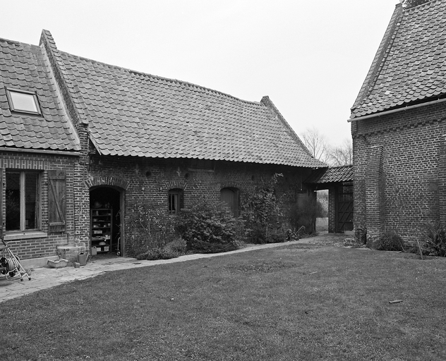 Ancienne ferme à cour fermée