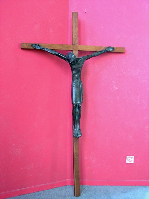 Sculpture : Christ en croix (choeur)
