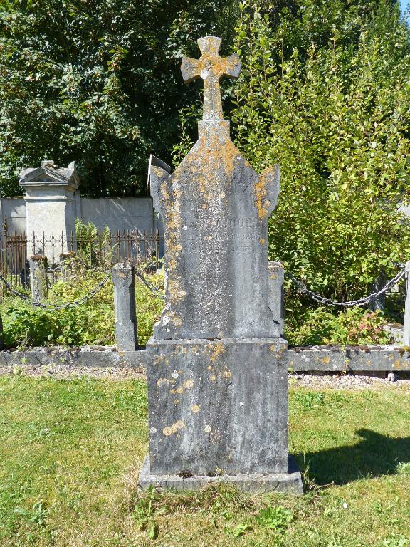 Eglise paroissiale et cimetière de Treux